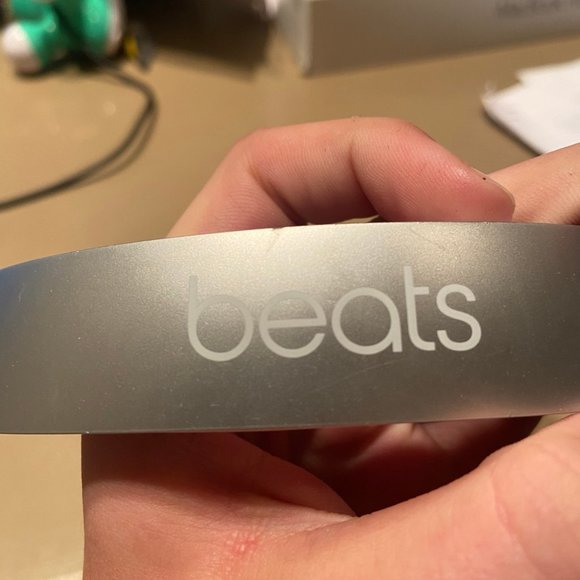 Beats Headphones - Picture 2 of 3